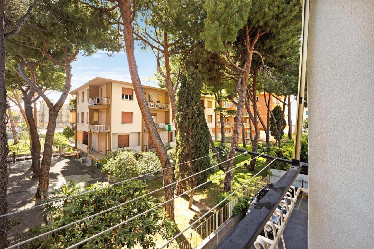 Casa Serena 12 Bordighera Exteriör bild
