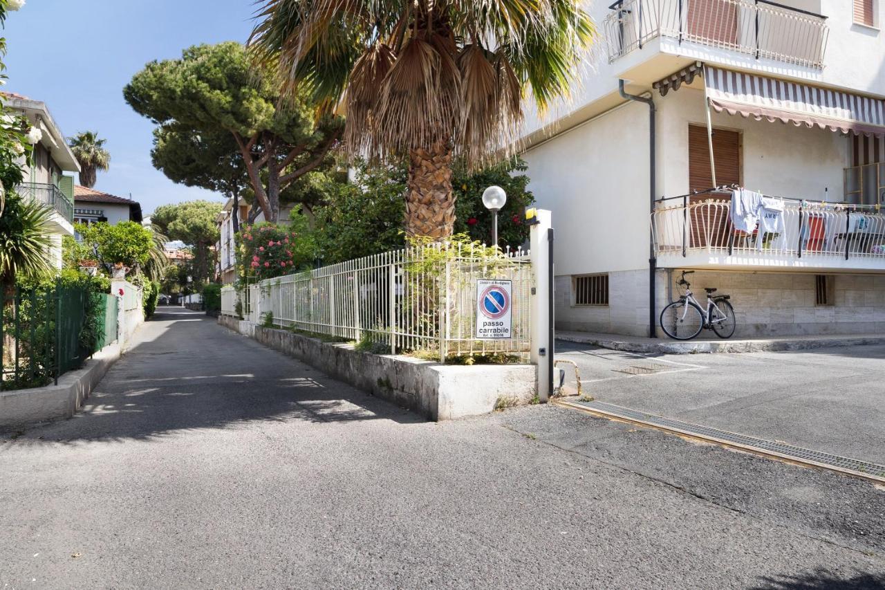 Casa Serena 12 Bordighera Exteriör bild